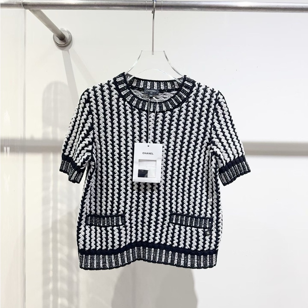 Authentic CHANEL Monochrome Knit Design
